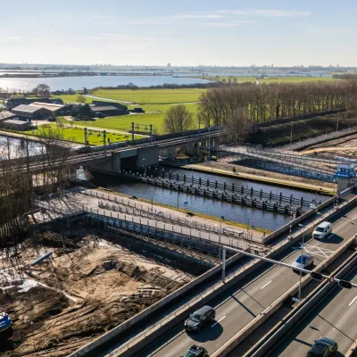 Luchtfoto van de tijdelijke hellingbaan bij knooppunt Hoevelaken