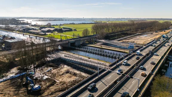 Luchtfoto van de tijdelijke hellingbaan bij knooppunt Hoevelaken