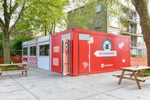 Tijdelijke huiskamerunit voor bewoners tijdens renovatie in IJsselstein
