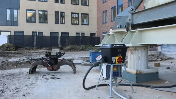 Kraankast 160A aangesloten op een hijskraan op de bouwplaats