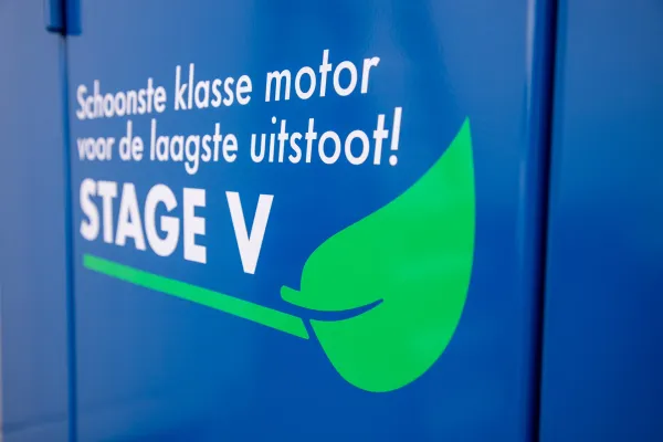 Detail van Stage V-label op RECO aggregaat 45 kVA