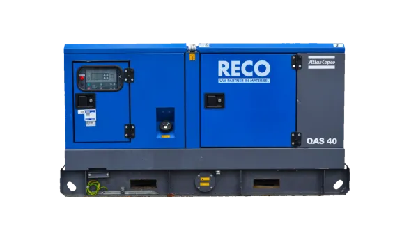 Zijaanzicht van RECO diesel aggregaat 40 kVA met bedieningspaneel