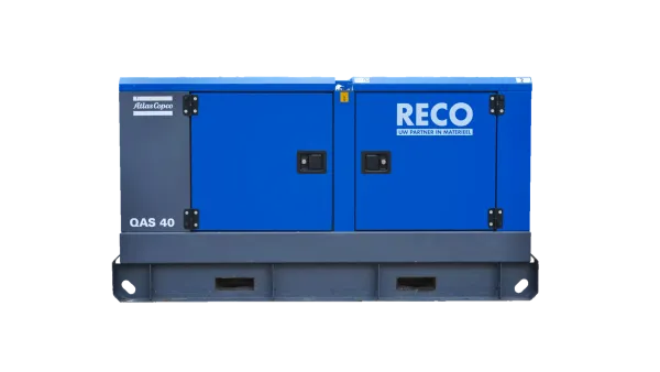 Zijaanzicht van RECO diesel aggregaat 40 kVA met gesloten behuizing