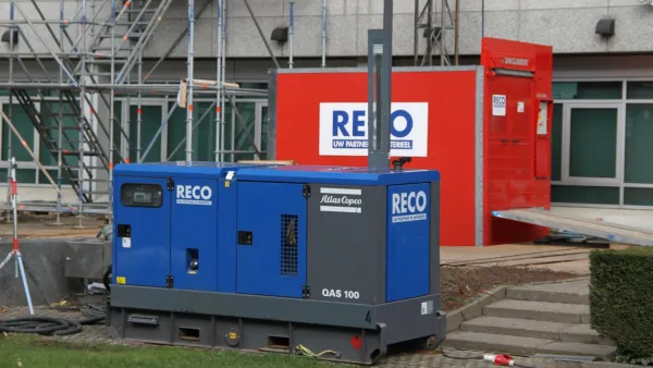 RECO dieselaggregaat 100 kVA op locatie bij renovatiewerkzaamheden