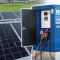 RECO hybride power unit met zonnepanelen voor duurzame energievoorziening van een bouwkeet.