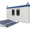 Bouwkeet met zonnepanelen voor duurzame en energiezuinige tijdelijke huisvesting.