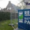 RECO 60 kWh Battery Pack achter bouwhekken bij tijdelijke units.