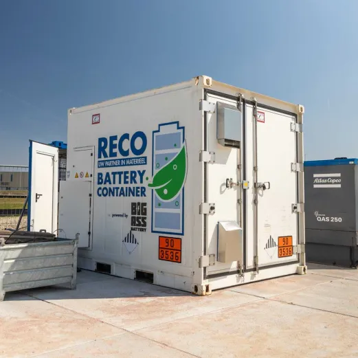 RECO batterijcontainer met aggregaat voor tijdelijke stroomvoorziening en energieopslag op locatie