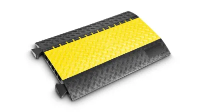 Zwart-gele kabelbrug voor veilige bescherming van kabels