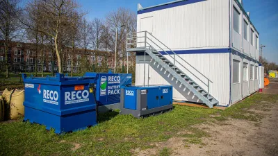 Hybride aggregaat met RECO batterijpakket bij tijdelijke bouwunits.