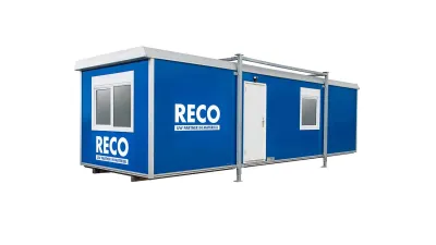 Vrijstaande blauwe RECO bouwkeet met keuken voor maximaal 16 personen.