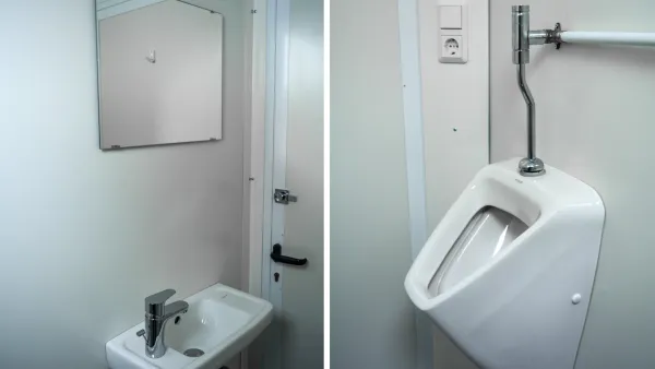 Wastafel en urinoir in kleine toiletunit.