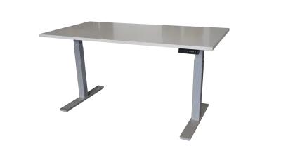 Elektrisch verstelbaar zit-sta-bureau met ruim werkblad voor een ergonomische werkplek in een kantoorunit.
