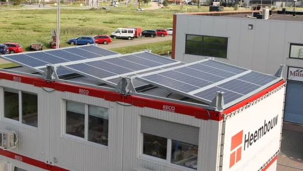 RECO bouwkeet met zonnepanelen op het dak