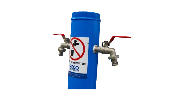 Standleiding met tappunt, twee waterkranen en waarschuwing voor niet-drinkbaar water