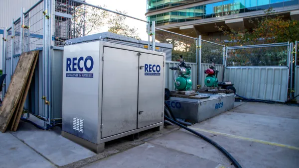 Hydrofoorinstallatie 110m in gebruik voor tijdelijke watervoorziening op de bouwplaats