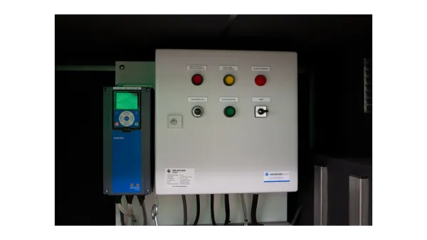 Bedieningspaneel van hydrofoorinstallatie 60m met frequentieregelaar