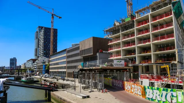 Woningbouwproject OurDomain in Rotterdam met hoogbouw en crashdecks van RECO