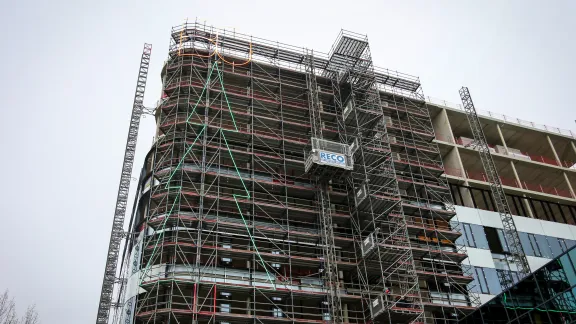 Steigerbouw en verticaal transport bij het nieuwe TNO-gebouw in Leiden