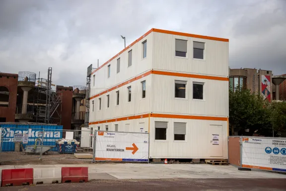 Tijdelijke bouwkeet van RECO voor renovatie van de Humanities Campus in Leiden