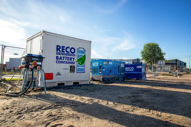 RECO batterijcontainer en hybride aggregaat voor bouwstroom bij De Vries en Verburg