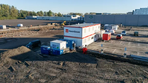 RECO batterijcontainer en bouwkeet op de bouwplaats van Logistics Centre 1220 in Gouda