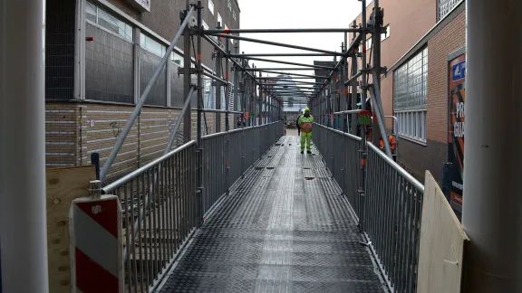 Tijdelijke fiets- en voetgangersbrug voor winkelcentrum in Hilversum